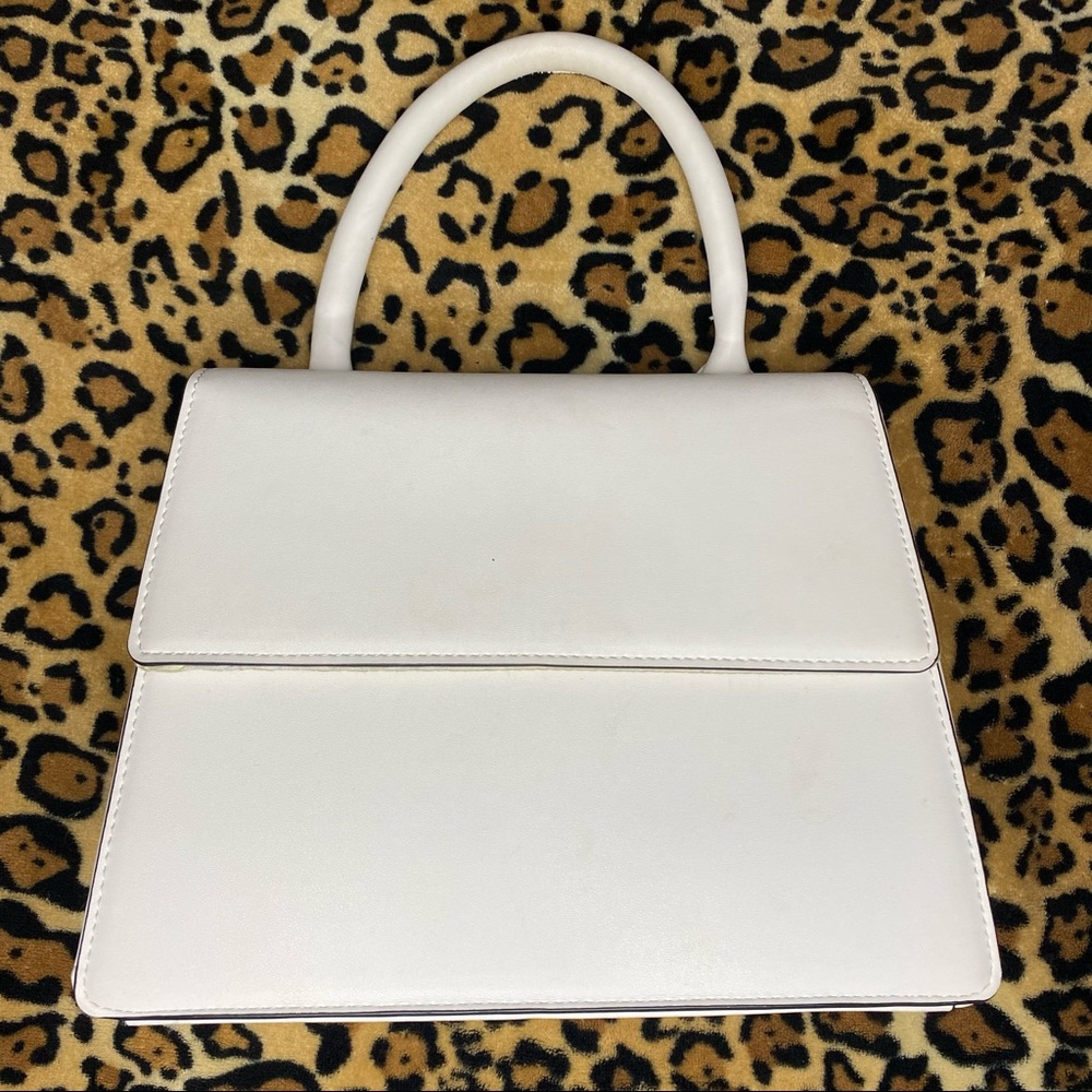 White/ Gold Faux Leather Purse. Simple & Cute. Has Adjustable Strap W/ Hooks.